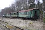 Hier nochmal ein Bild der 4 historischen Eilzugwagen, die zur Sammlung des VSE Schwarzenberg gehren. (27.03.09) Die ersten beiden Wagen wurden bei einem Brand (vermutlich Brandstifftung) am frhen Morgen des 05.07.09 vllig und unwiederbringlich  zerstrt!!! Der VSE wurde dieses Jahr schon mehrmals von Einbrechern und Randalierer aufgesucht!!! 