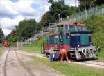 Bevor die Mak Stangenlok (ex Stdtische Werke Krefeld) sich zur Rckfahrt nach Bergedorf-Sd an den Museumszug der Arbeitsgemeinschaft Geesthachter Eisenbahn setzt, wird noch das Fahrwerk inspiziert;