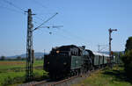 Herbst-Dampftage BEM Nördlingen: Auf der Rückfahrt von Harburg nach Nördlingen kommt S 3/6 3673 Tender voraus mit dem Museumszug am nördlichen Esig von Möttingen vorbei.