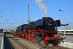 Die 001 180-9 des BEM Nördlingen steht am 26.3.2022 mit einem Sonderzug von Crailsheim über Heilbronn auf dem Weg nach Frankfurt/Main Hbf abfahrbereit in Heilbronn Hbf.