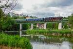 01 180 mit Sonderzug in Harburg, Mai 2022.