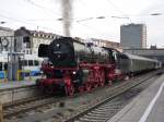 001 180-9 der Bayernbahn (BEM - Bayerisches Eisenbahnmuseum) mit Sonderzug nach Regensburg am Gleis 31, Munchen Hbf 2014-12-13 **** Sehen Sie Bahnvideos an - www.youtube.com/user/cortiferroviariamato/videos

**** Auch ein video der 001 bei der Ausfahrt aus Munchen Hbf am 13-12-2014 **** http://www.youtube.com/watch?v=7GHE6zRgxr0