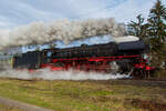 Bayerischen Eisenbahnmuseum nach Salzburg als Weihnachtsdampffahrt mit ihrer 001 180-9 zieht ihren Sonderzug von Nördlingen Richtung Freilassing.