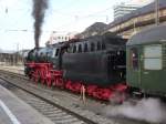 001 180-9 der Bayernbahn (BEM - Bayerisches Eisenbahnmuseum) mit Sonderzug nach Regensburg am Gleis 31, Munchen Hbf 2014-12-13 **** Sehen Sie Bahnvideos an -