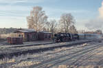 Die DBV Förderverein Niederlausitzer Eisenbahn e.V. veranstalteten am 28. Und 29. Dezember 2024 ein Modellbahnwochenende im Lokschuppen und organisierten parallel dazu Pendelfahrten zwischen dem Bahnhof Luckau und dem bis zu 16km entfernten Bahnhof Lübben. Zum Einsatz kam 52 8154 aus Leipzig und fährt in dem Bahnhof Duben ein.