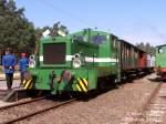 Dies ist der regulre Zug der auf der Niederlausitzer Museumseisenbahn zwischen Finsterwalde/Nl. u. Crinitz verkehrt: 3 preuische Personenwagen sowie zwei Dieselkleinloks. Bei einigen Fahrten wird auch die neue Dampflok eingesetzt. Im Bild Lok4 (V18)beim Bahnhofsfest in Kleinbahren, 27.08.05