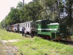 Im Endbahnhof der Tpferstadt Crinitz angekommen: Der Sonderzug zum Bahnhofsfest 2005. Mehrmals im Jahr kann man die Fahrt von Finsterwalde nach Crinitz an ausgewhlten Wochenenden im historischen P-Zug (jetzt auch mit Dampflok)unternehmen. Crinitz, 25.08.05