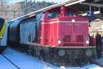 Leider etwas in Schatten des Bahnhofs. V 100 1019 der UEF hat am 30 Dezember 2024 Kopf gemacht in Titisee und wird nach eine halbe Stunde zurück fahren nach Seebrugg.