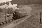 Im Rahmen des Dreikönigsdampfes der EFZ fuhr ein Sonderzug am 4. Januar 2014 von Rottweil über Tuttlingen und Sigmaringen nach Schelklingen. Dort kam die 58 311 der UEF dazu. Beide Maschinen beförderten den Zug dann über Münsingen nach Gammertingen und wieder zurück nach Rottweil. Hier bei Offenhausen ist die 58 311 vorne am Zug.