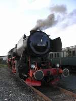 52 4544 der KNE (Hessencourrier) am 03.Oktober 2008 während des Anheizens auf dem Areal am Bhf.