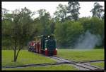 Diese kleine Feldbahnlok hatte das Glück zur Historischen Eisenbahn Mannheim zu kommen und kann nach ihrer Aufarbeitung seit 2010 wieder zeigen, was ihn ihr steckt und fährt auf den