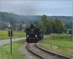Das Kanderli und sein exquisiter Fuhrpark. 

Angeführt von Lok 30, einer preußischen T3 ursprünglich der Harmersbachtalbahn fährt der klassische Nebenbahnzug nach Kandern. Wollbach, September 2020.