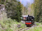 Historischer Dampfzug UEF Lokalbahn Amstetten-Gerstetten e.V. im Anstieg nach Stubersheim, kurz nach dem Straßenübergang Benzwang.