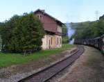 Zug bei der Ankunft in Epfenhofen. Das Foto wurde aus dem letzten Abteil aufgenommen am 19.08.06.