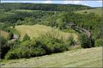 . Biesenbachviadukt - Nachmittagsfahrt auf der Sauschwnzlesbahn in Richtung Weizen. Die Strecke kommt nach Umrundung von Epfenhofen dieser Brcke nochmals ziemlich nahe. 16.06.2013 (Matthias)