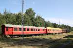 Zwei ausgediente Reisezugwagen am 16.09.2012 im Bw Falkenberg Oberer Bahnhof.