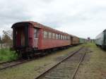 Zwei alte Reisezugwagen am 30.05.14 in Darmstadt Kranichstein bei den Bahnwelttagen 2014 