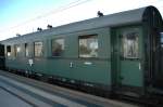 historischer Personenwagen im Hbf Dresden; Sept. 2005