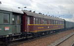 Ein MITROPA Speisewagen der Dampflokfreunde Berlin (51 80 8810 061-1 D-DLFB) in dem Sonderzug gezogen von 50 3610-8 am 15.03.19 Bf.