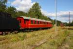 Dieser ehemalige Schnellzugwagen gehrt auch zur Sammlung Falz, gesehen am 12.09.09 im ehemaligen BW Falkenberg oberer Bahnhof.