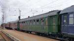 BR 01 118 mit historischen Wagen bei der Ausfahrt aus Trier HBf