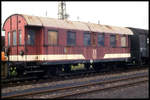 DR Steuerwagen 190825, eine umgebaute ehemalige Donnerbüchse, stand am 29.8.1993 im BW Wittenberge.