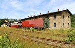 Diese Waggons des (FHWE) sah man am 08.07.16 in Schönheide Ost.
Man hätte für kurze Zeit denken können es fährt wieder ein Zug ab.