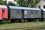 Ein Wohnschlafwagen der DR Anfang August 2018 im Eisenbahnmuseum Weimar.