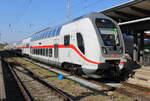 DBpbzfa 50 80 86-81 907-7 als IC 2265(Binz-Schwerin)kurz vor der Ausfahrt im Rostocker Hbf.20.09.2024