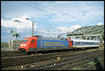 1001027 mit Fleisch Werbung verläßt hier am 9.5.2001 um 17.08 Uhr die Hohenzollernbrücke in Köln und fährt mit dem Interregio nach Karlruhe in den HBF Köln ein.