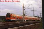 Steuerwagen Bauart 777 in Wustermark/Ort Fotografiert wie der Zug gerade zurck setzt aus dem Bahnhof Wustermark/Ort. Mal wieder war der Bahnhof so voll das es vorne und hinten nicht passt. Dies ist mir schon sehr oft aufgefallen, meistens kommt erst gar kein Zug nach Wustermark/Ort und dann kommen pltzlich so viele Zge bis der ganze Bahnhof VOLL ist. (Der Bahnhof ist nicht so gro, das ist ja das Problem.