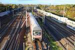 DABbuzfa 760 mit Schublok 143 903 der S-Bahn Mitteldeutschland (DB Regio Südost) als S 37750 (S7) von Halle(Saale)Hbf Gl.