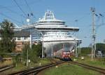 Eine S-Bahn nach Warnemnde am 27.07.2008 zwischen Warnemnde Werft und Warnemnde.