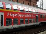 Die Seitenwand eines RB 14 in Lbbenau in Richtung Nauen ber den Flughafen Berlin Schnefeld.