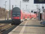 Hier ein RE5 nach Leipzig Hbf., bei der Ausfahrt am 8.4.2010 aus Halle(Saale) Hbf.