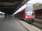 Hier ein RE16 von Reichenbach(Vogtl) nach Leipzig Hbf., dieser Zug stand am 18.8.2010 in Reichenbach(Vogtl).