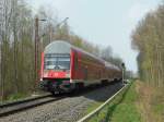 Doppelstocksteuerwagen der alten Sorte auf der  Waldbahn  im Leipziger Auewald, als Regional-Express nach Werdau.
24.04.2013