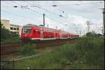 RE9  RHEIN-SIEG-EXPRESS  auf der Fahrt nach Aachen. Am Zugschluss schiebt 111 015. Aufgenommen am 27.05.07 bei KKW.