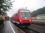 Ein Doppelstocksteuerwagen steht am 21.06.2007 als RE 9  Rhein Sieg Express  nach Gieen in Au (Sieg).