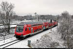 Nachschuss auf DABpbzfa 762.0 (50 80 80-35 368-5 D-DB) mit Zuglok 143 957-9 in Halle-Neustadt, Naumburger Straße, kurz vor der baubedingten Einstellung der Linie.
Aufgenommen von der Brücke der B 80.

🧰 S-Bahn Mitteldeutschland (DB Regio Südost)
🚝 S 37726 (S7) Halle(Saale)Hbf–Halle-Nietleben
🚩 Bahnstrecke Merseburg–Halle-Nietleben (KBS 588)
🕓 9.1.2021 | 11:36 Uhr