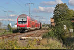 DABpbzfa <sup>762.0</sup> rollt mit Schublok 143 957-9 am Bahnübergang Zöberitzer Weg auf sein Ziel Halle(Saale)Hbf zu.

🧰 S-Bahn Mitteldeutschland (DB Regio Südost)
🚝 S 37914 (S9) Eilenburg–Halle(Saale)Hbf
🚩 Bahnstrecke Halle–Cottbus (KBS 219)
🕓 7.10.2021 | 14:21 Uhr