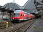 Doppelstock-Steuerwagen (2. Gattung) als RB30 nach Zwickau Hauptbahnhof im Hauptbahnhof Dresden.(18.8.2010)