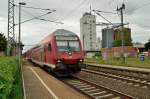 Ein von der 111 149 geschobener RE4 fhrt gerade aus Geilenkirchen kommend in den Bahnhof Lindern ein.