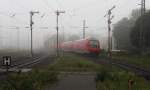 An einem nebligen Sonntagmorgen, und zwar am 14.09.2014, verlässt die RB 17213 Zwickau (Sachs) Hbf um nach Freiberg(Sachs) zu fahren. Zuglok war an jenen Tag die 143 033-9. Die Aufnahme Endstand vom Bahnsteigende aus.