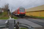 In den siebziger Jahren hieß ein Lied: Es fährt ein Zug nach niergendwo! Dem Zielanzeiger des Steuerwagen dieser auch. ;-D 
Es handelt sich hier um einen RE 4 nach Düsseldorf an diesem Samstag den 11.4.2015,
da in Wuppertal wieder am Stellwerk gefummelt wird.