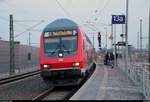 DABpbzfa 762.0 mit Schublok 143 ??? der S-Bahn Mitteldeutschland (DB Regio Südost) als verspätete S 37759 (S7) von Halle-Nietleben erreicht ihren Endbahnhof Halle(Saale)Hbf Gl.