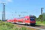 Steuerwagen vorraus kommt der RE18 aus Jena nach Halle in Großkorbetha eingefahren.