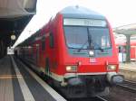 Hier ist ein Doppelstockwagen der 2.Gattung (Schiebendelok ist die 146-003) auf dem Weg nach Mainz Hbf. Beim Halt in Worms Hbf. Der Wagen ist ziemlich beschmirt. Die Anzeige ist allerdings auch Defekt. Auf der Seite steht RB44 Heidelberg was nicht stimmen kann. Beim letzten Wagen steht dann Mainz Hbf. (korrekt), 14.03.2005