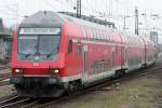 Die 111 013-9 schiebt den RE9 von Siegen nach Aachen in Kln Messe/Deutz ein am 20.02.2011