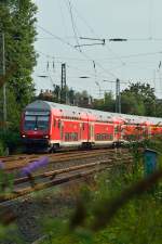 Am Abend des 2.8.2014 kommt ein RE4 Zug nach Dortmund Steuerwagen voraus, geschoben von der  111 118-6, in den Rheydter Hbf aus Erkelenz eingefahren.